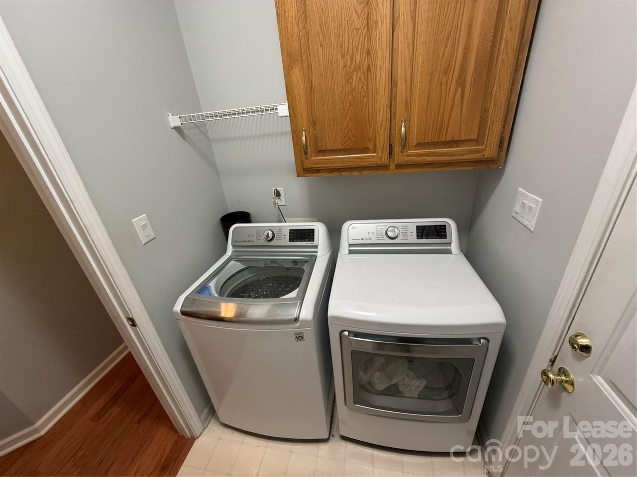 8821 Oakham St - Photo 3 of 24