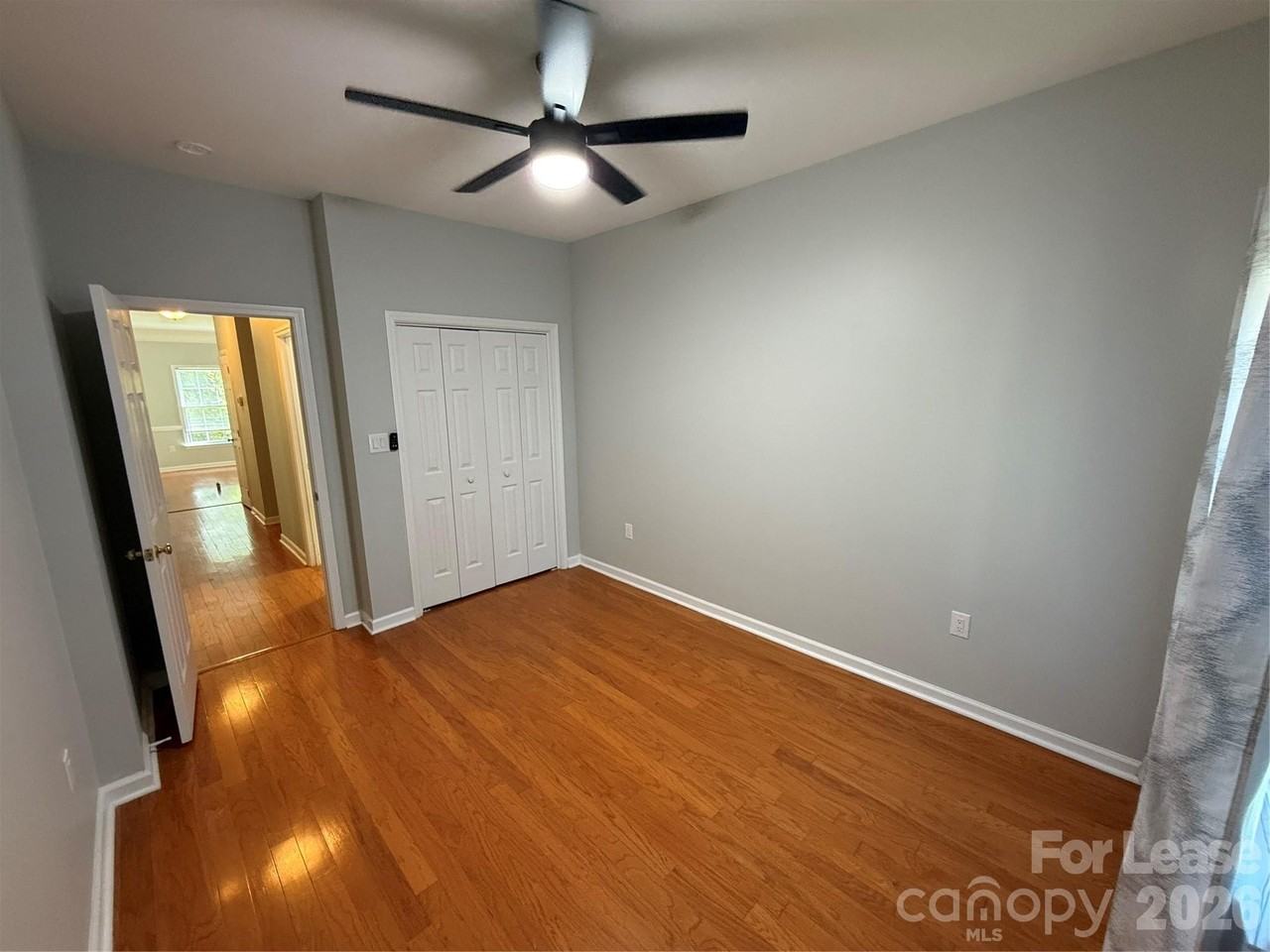 8821 Oakham St - Photo 4 of 24