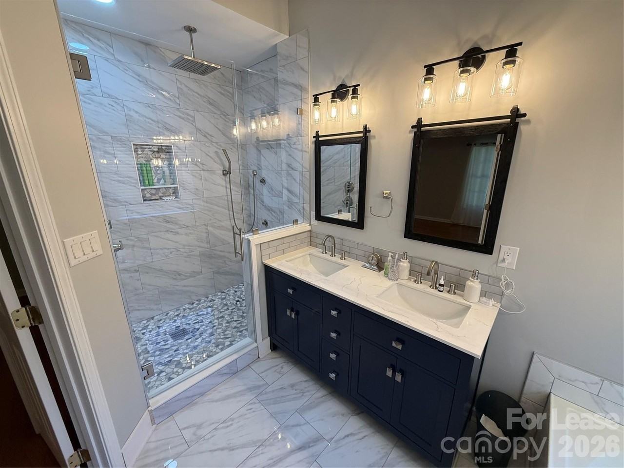 8821 Oakham St - Photo 5 of 24