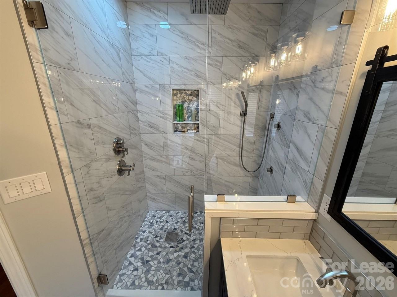 8821 Oakham St - Photo 6 of 24