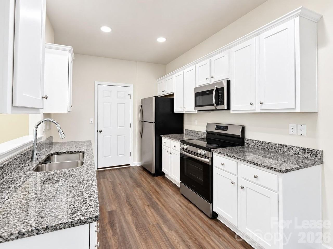 914 S Battleground Ave #3 - Photo 5 of 31
