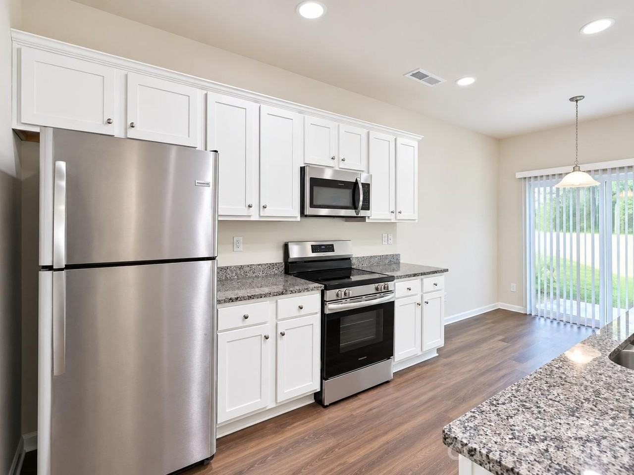 914 S Battleground Ave #3 - Photo 6 of 31