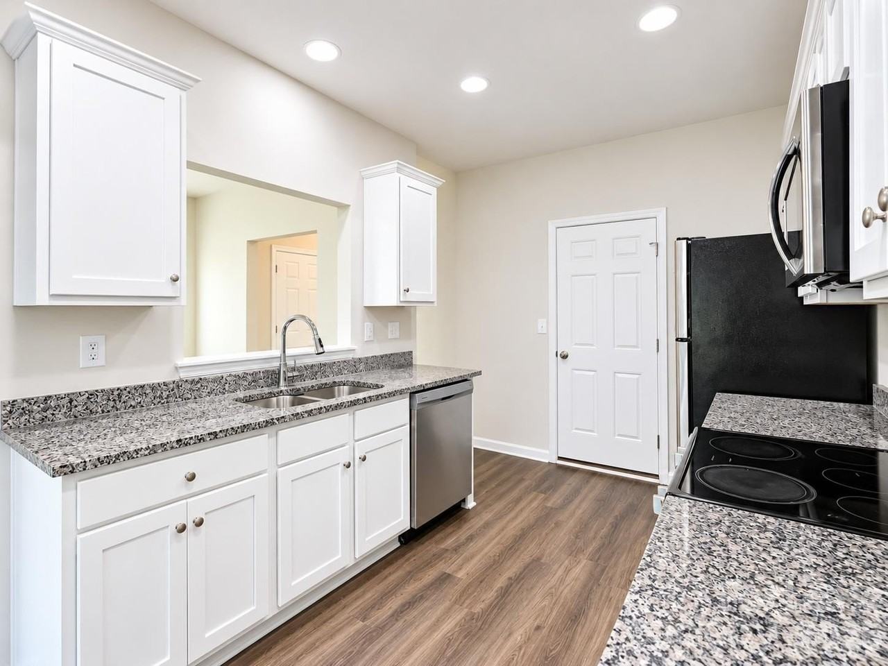 914 S Battleground Ave #3 - Photo 7 of 31