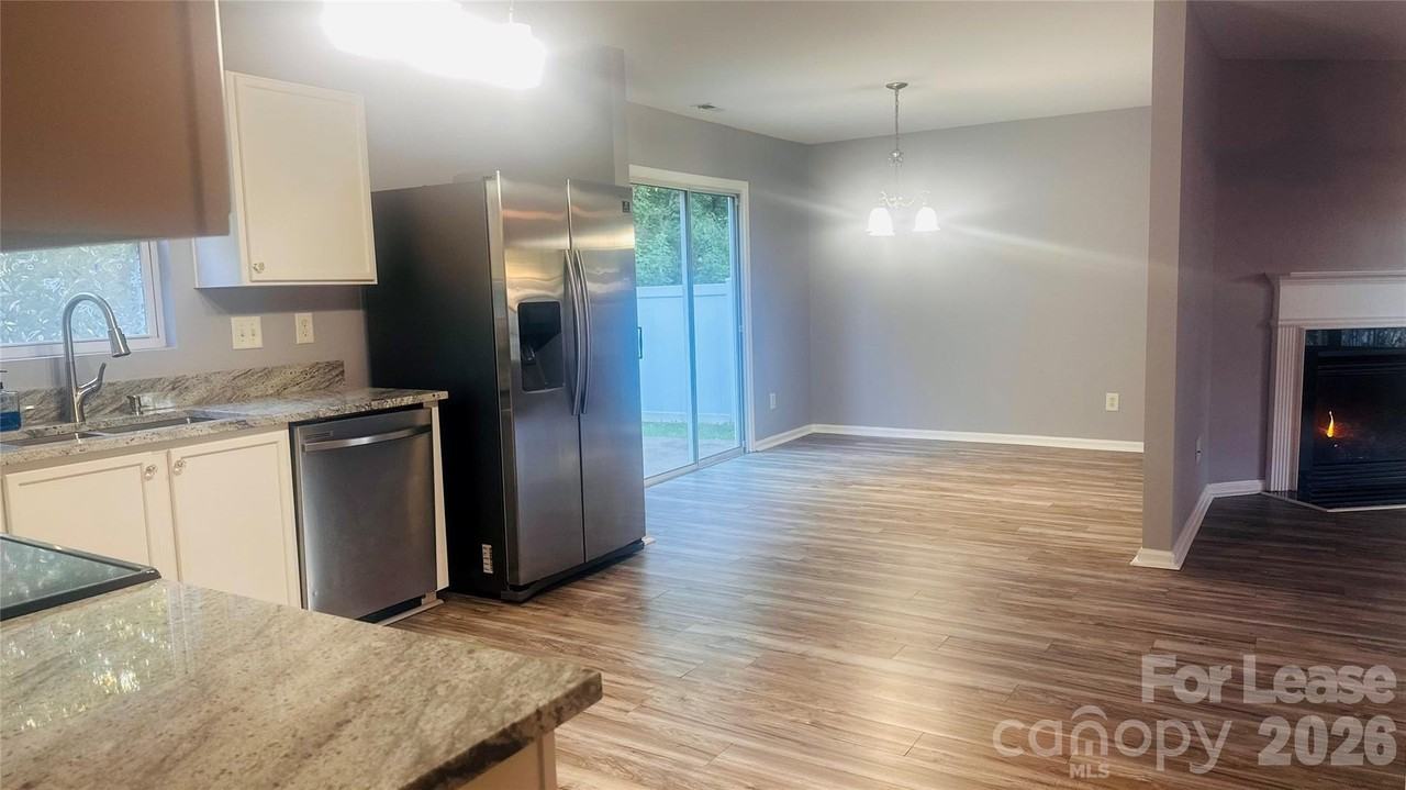 3039 Buckleigh Dr - Photo 3 of 14