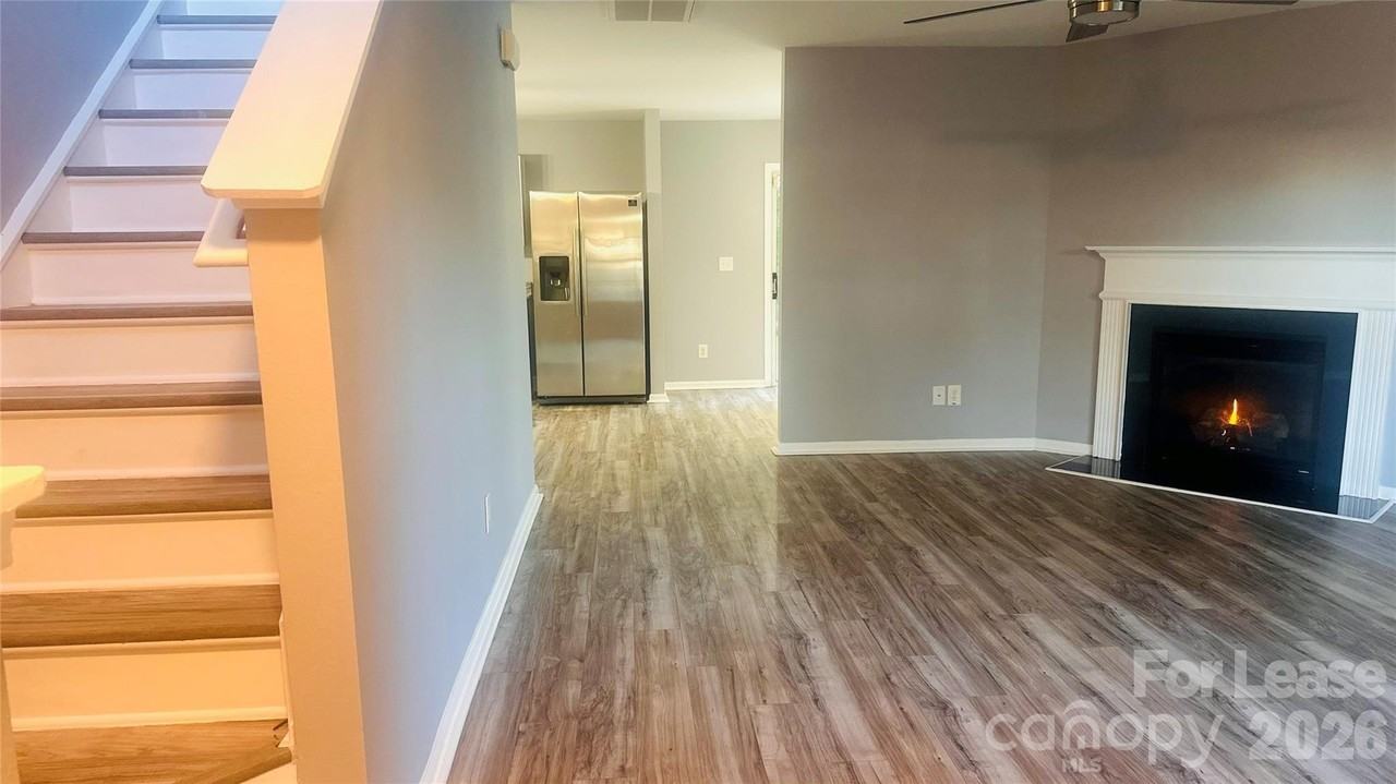 3039 Buckleigh Dr - Photo 4 of 14