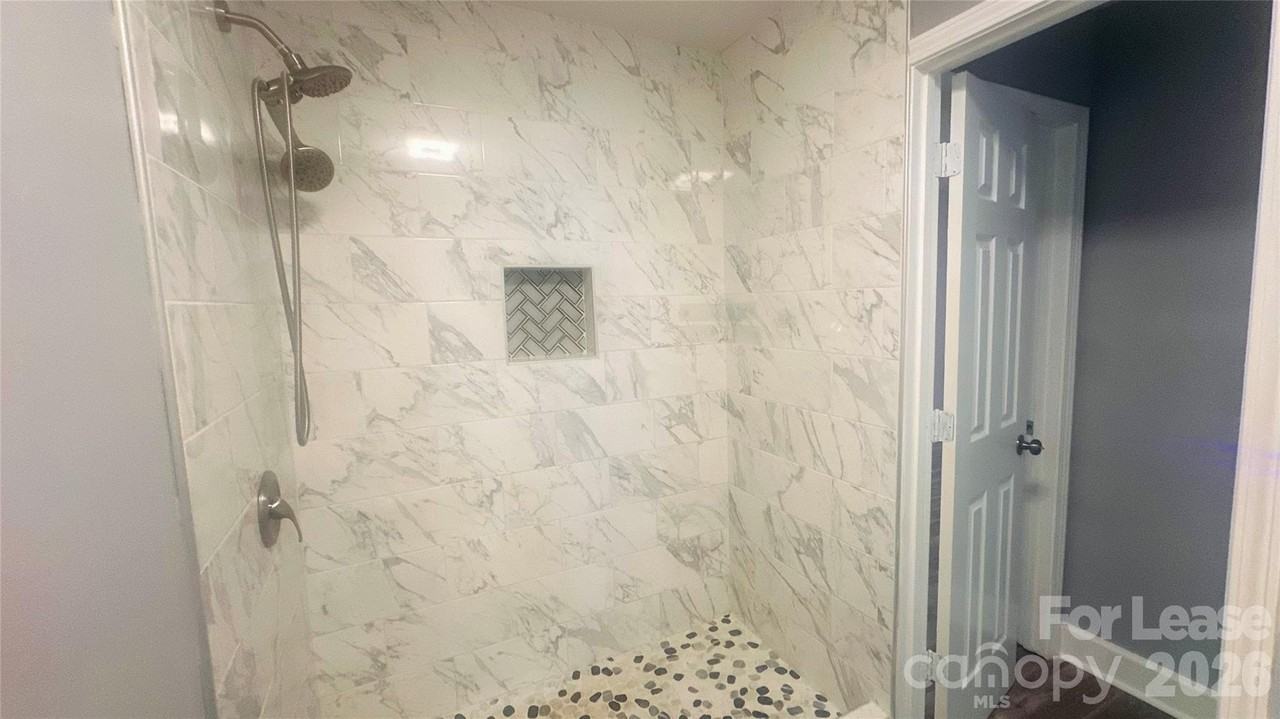 3039 Buckleigh Dr - Photo 5 of 14