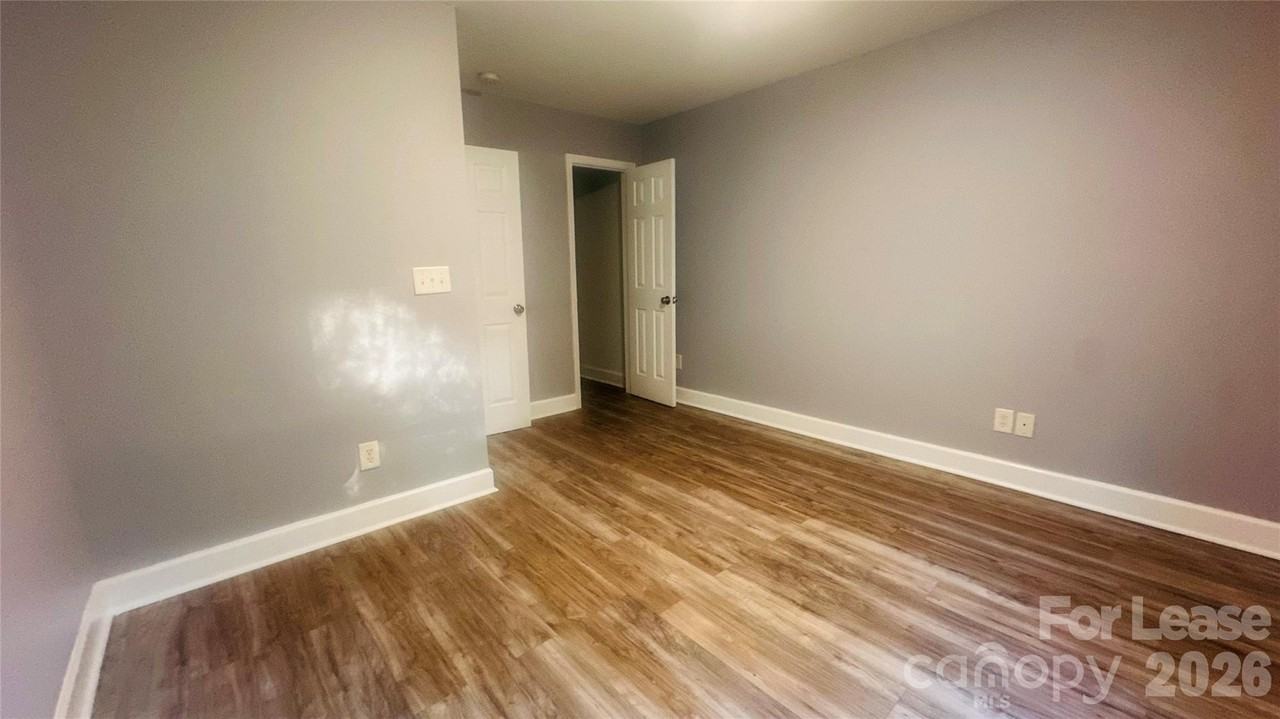 3039 Buckleigh Dr - Photo 6 of 14