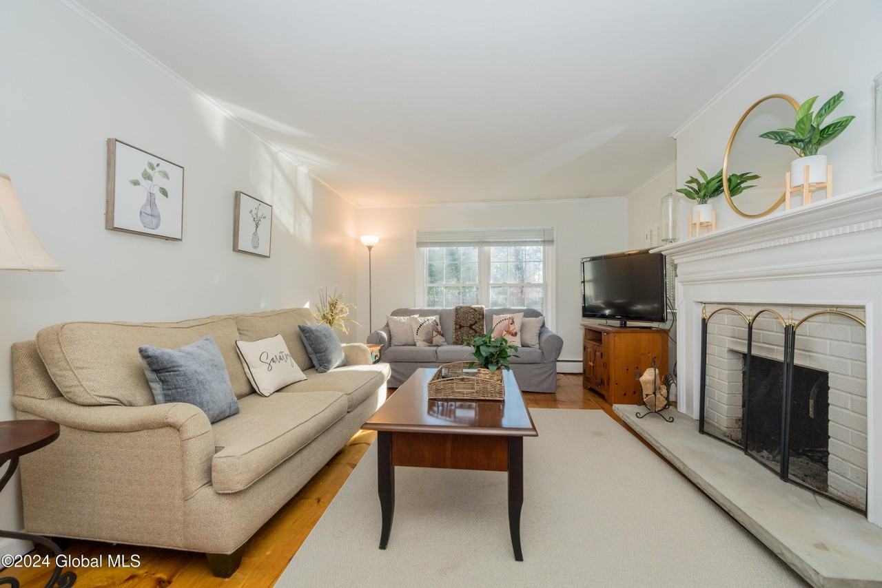 364 Caroline St - Photo 3 of 22