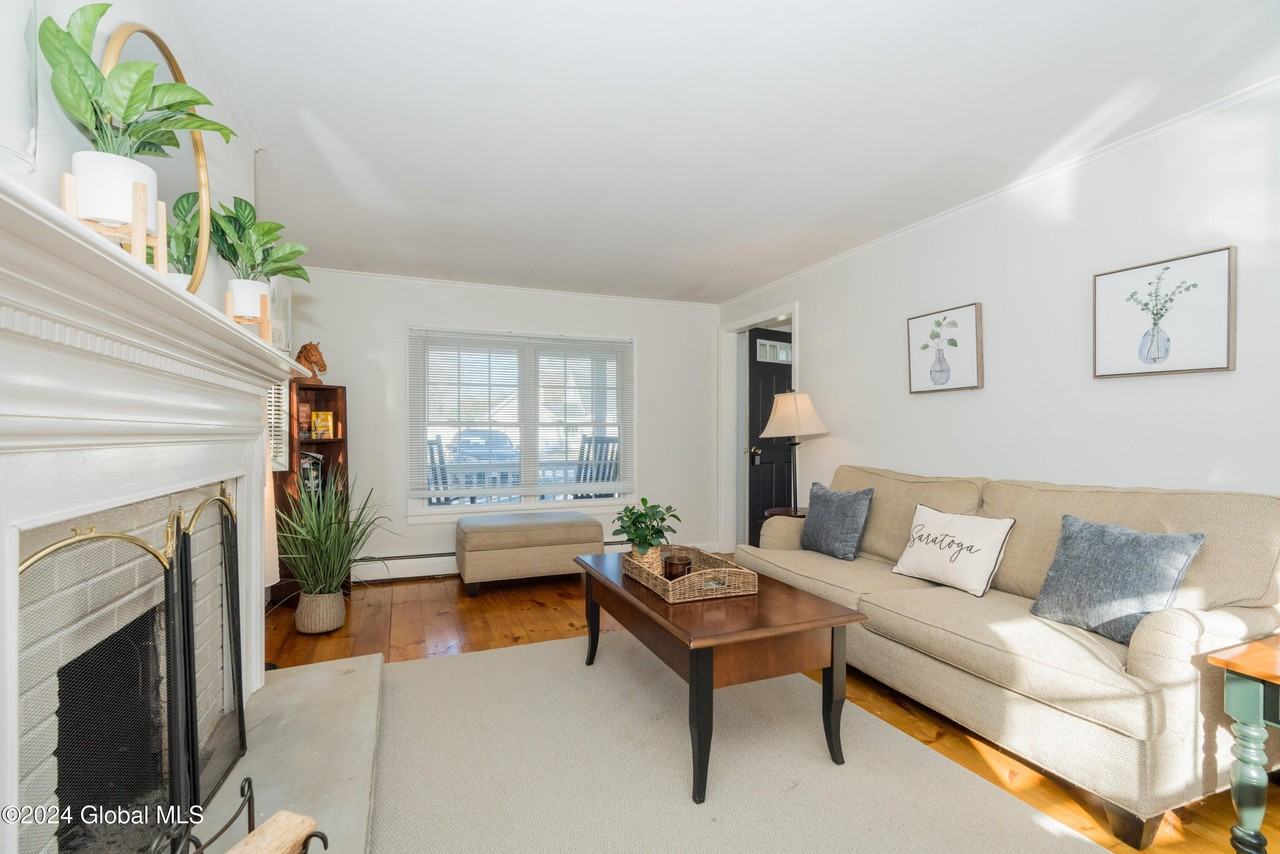 364 Caroline St - Photo 4 of 22