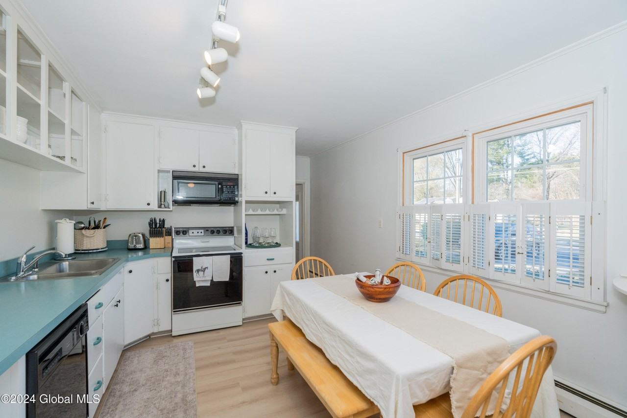 364 Caroline St - Photo 5 of 22