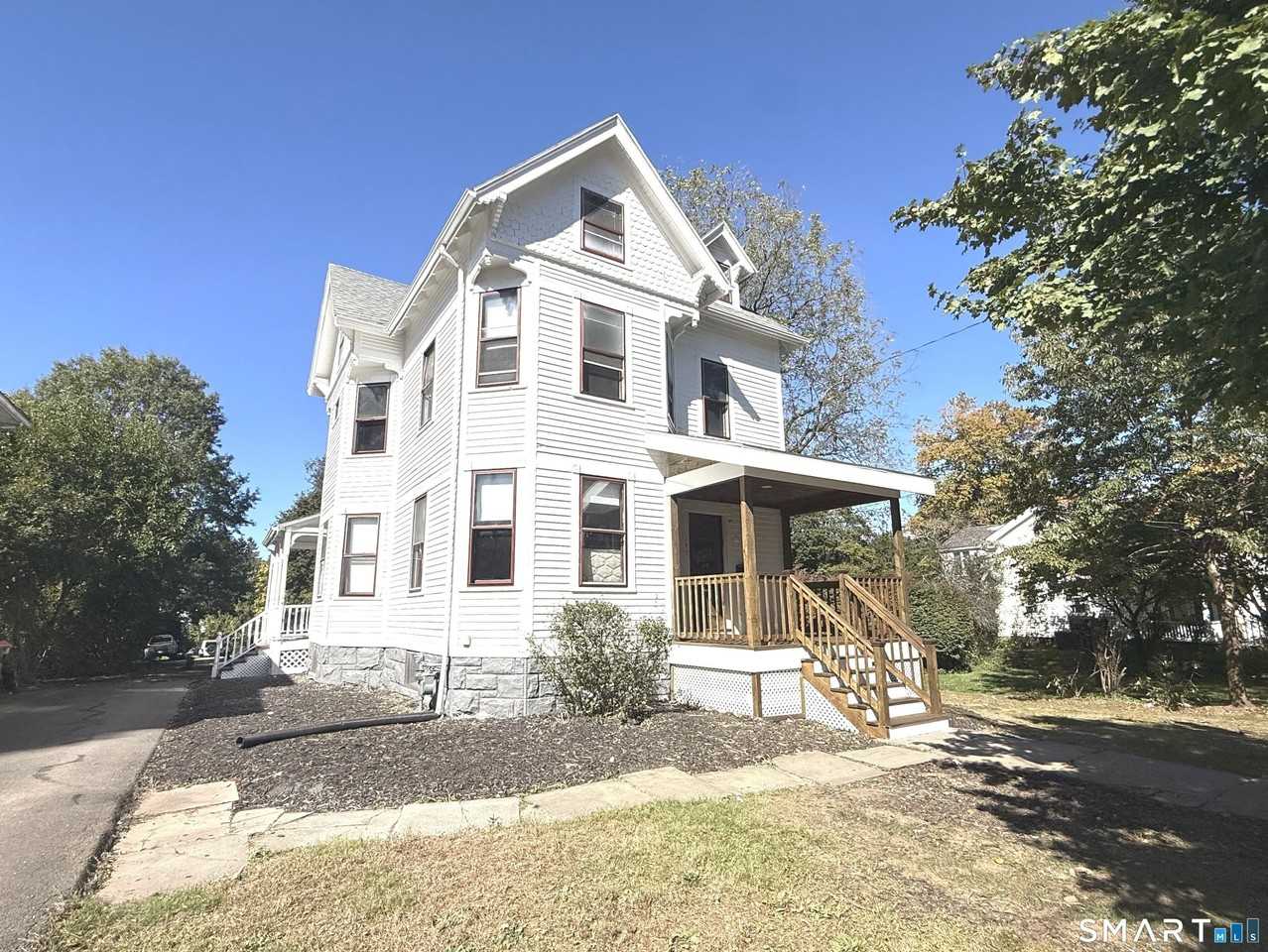 185 Curtis St - Photo 2 of 19
