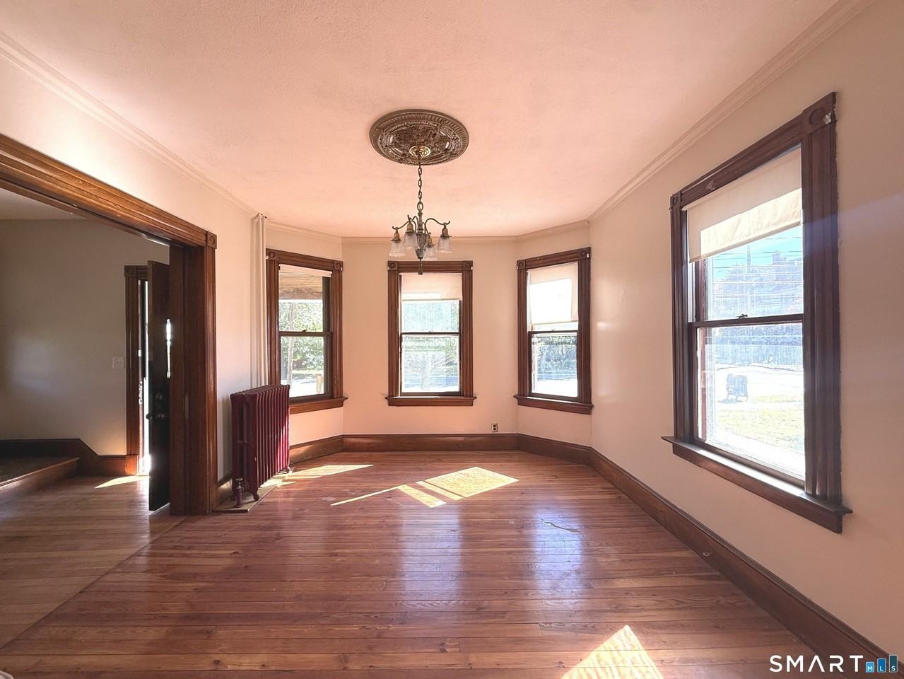185 Curtis St - Photo 4 of 19