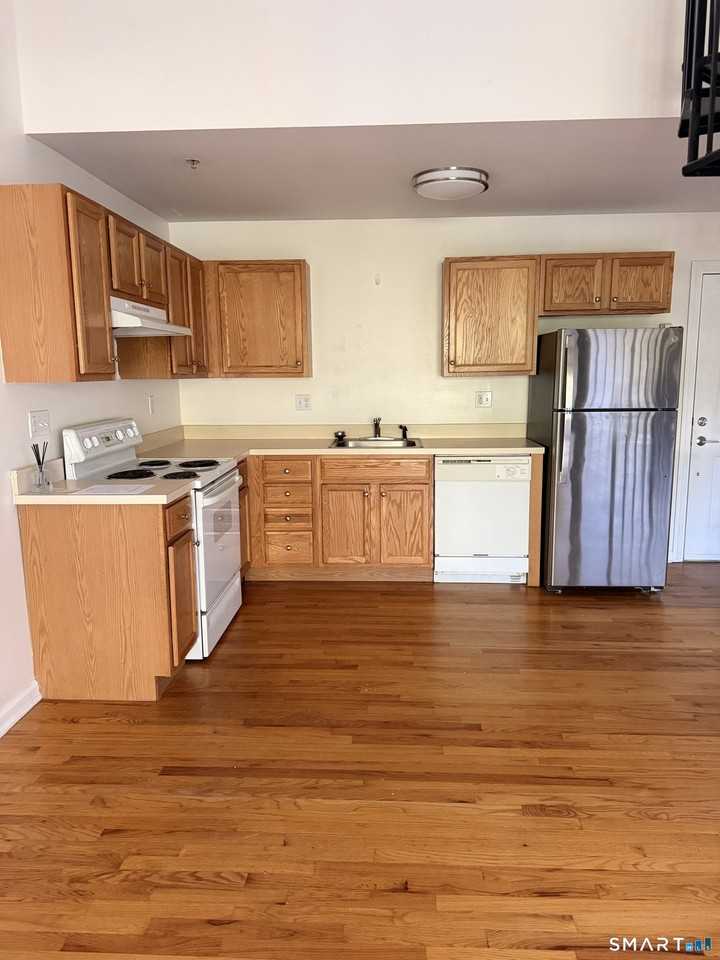 670 Boston Post Rd #9 - Photo 3 of 12