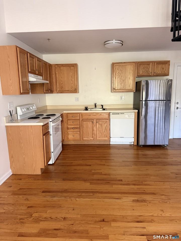 670 Boston Post Rd #9 - Photo 5 of 12