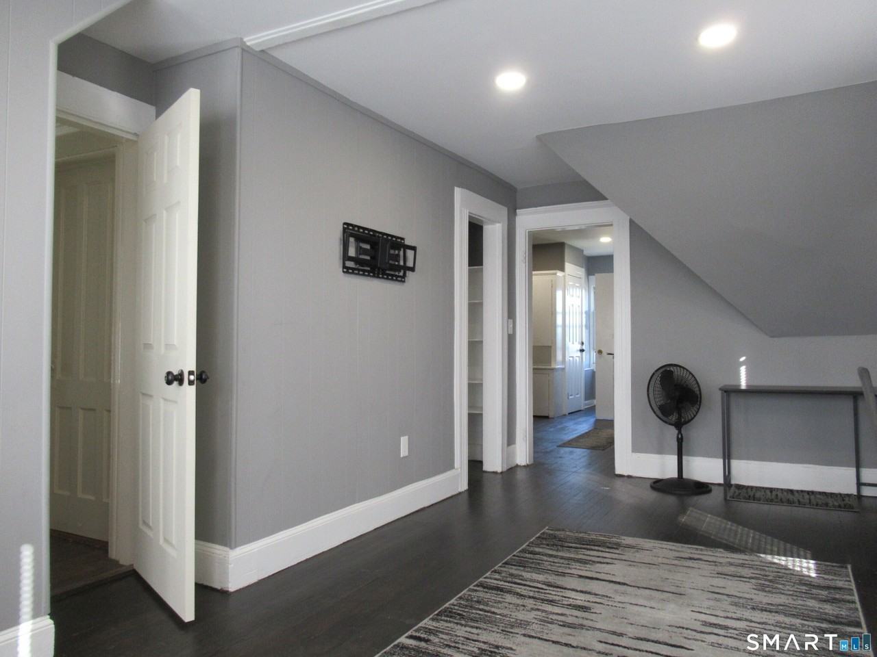 326 Bradley St - Photo 3 of 20