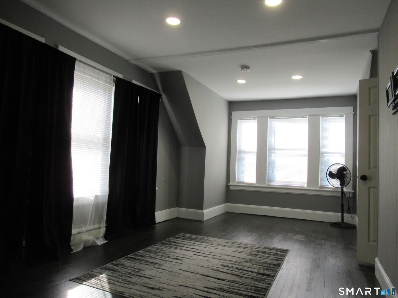 326 Bradley St - Photo 5 of 20