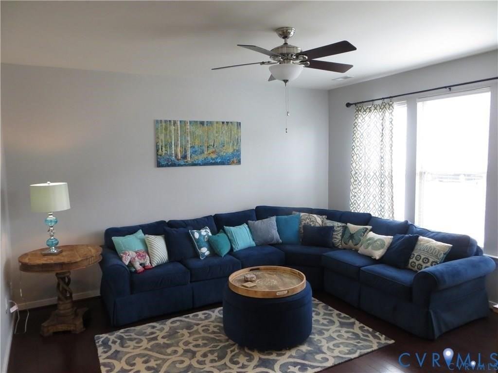 8062 Ellendale Dr - Photo 2 of 10