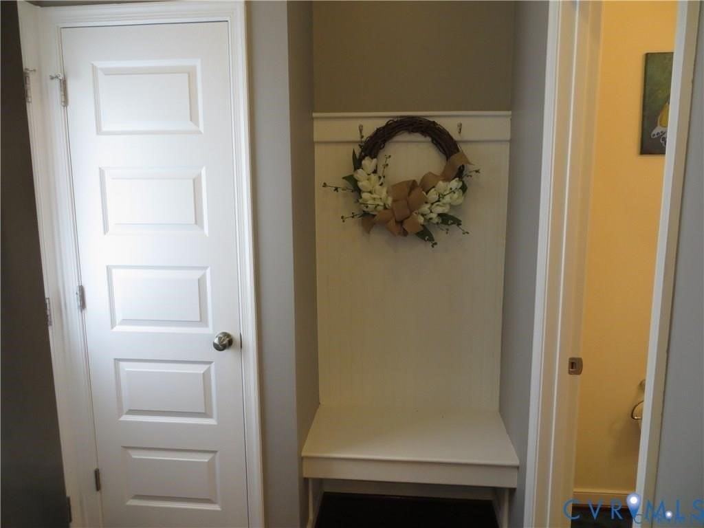 8062 Ellendale Dr - Photo 7 of 10
