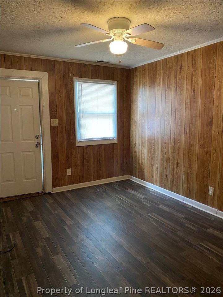 713 Italy St - Photo 2 of 7