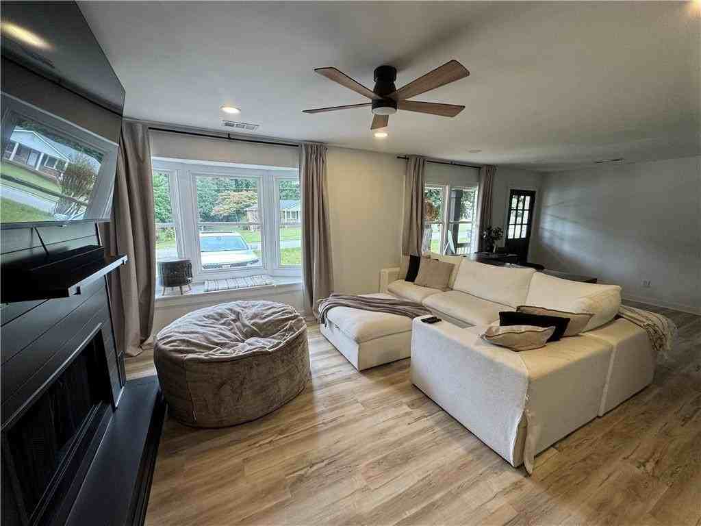 5078 Paris Ave - Photo 2 of 15