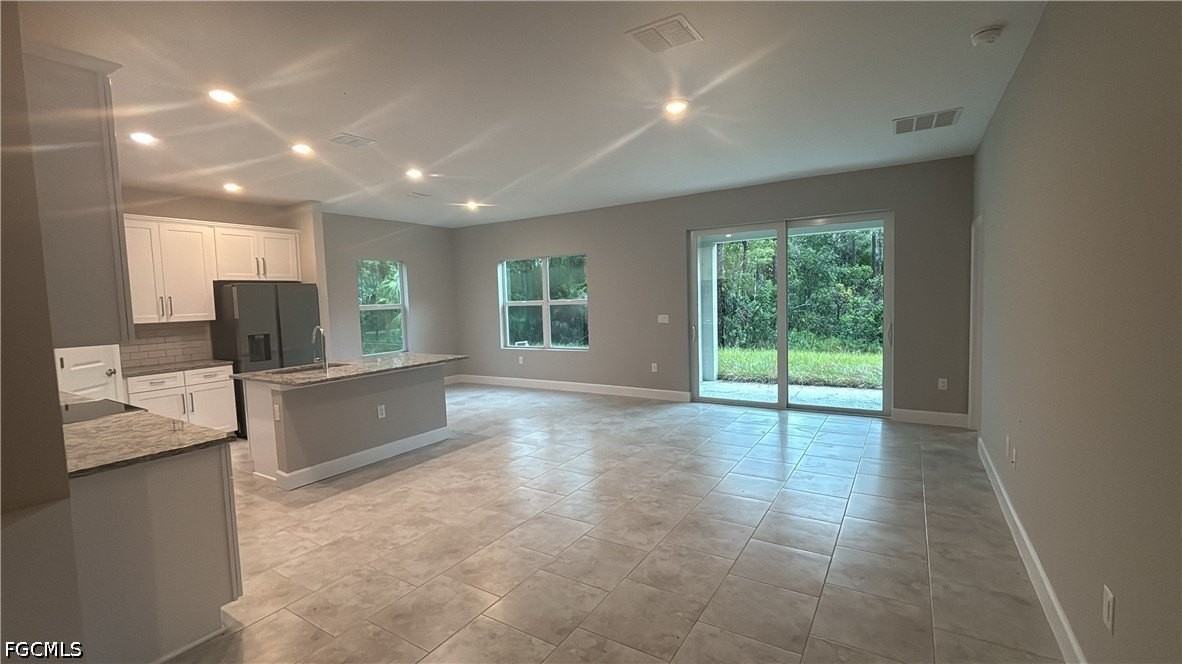 279 Woodburn Dr - Photo 4 of 18