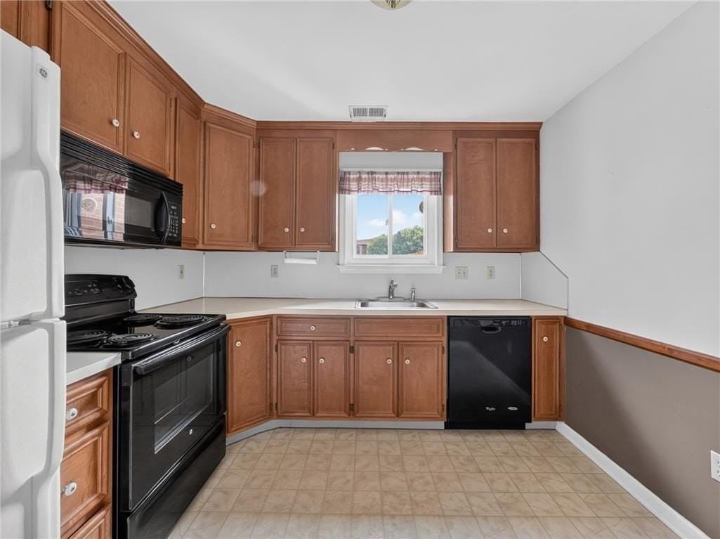 916 Cold Spring Rd - Photo 3 of 15