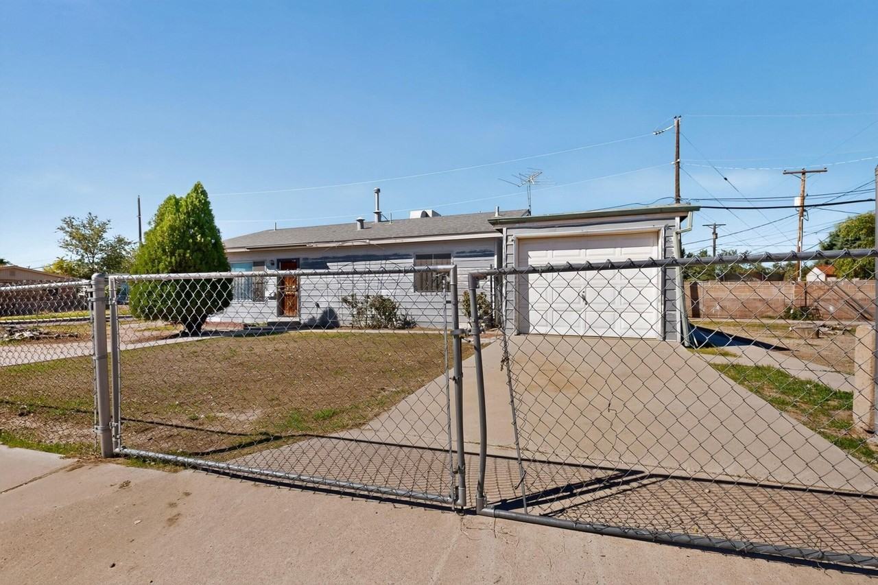 1301 Aztec Rd Nw - Photo 2 of 40