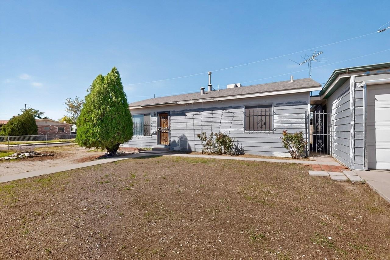 1301 Aztec Rd Nw - Photo 3 of 40