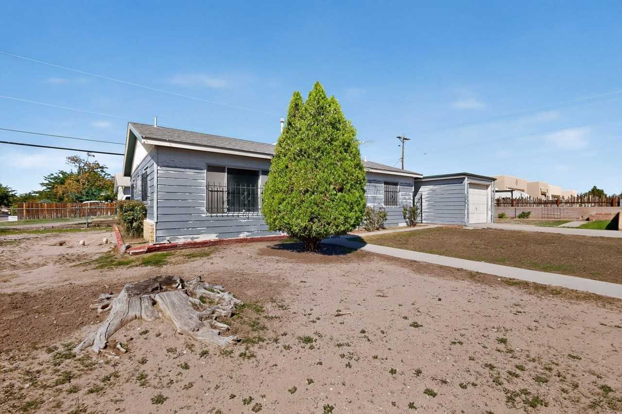 1301 Aztec Rd Nw - Photo 4 of 40
