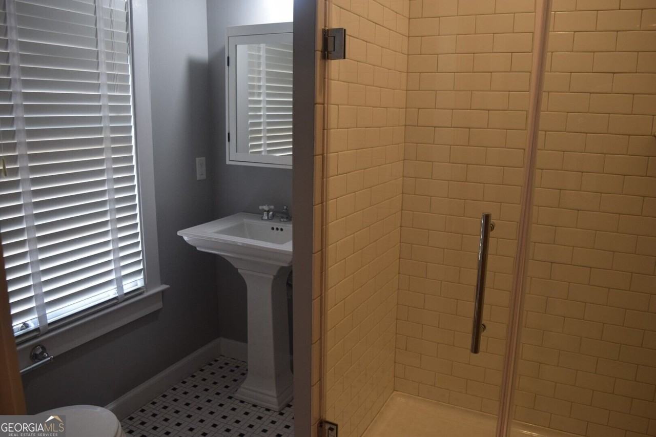 203 N Washington Ave #2 - Photo 7 of 9