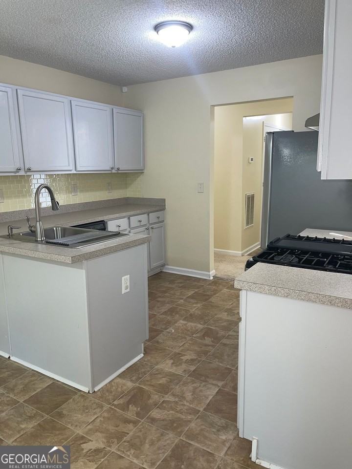 206 Goldleaf Dr - Photo 6 of 15