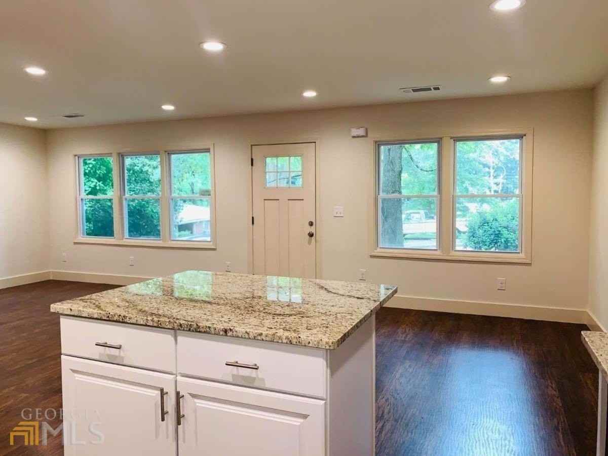 364 Brooks Ave Sw - Photo 4 of 21