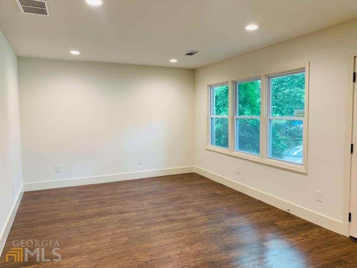 364 Brooks Ave Sw - Photo 5 of 21