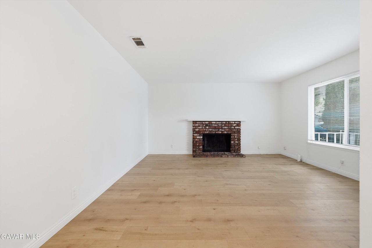 44453 Watford Ave - Photo 6 of 17