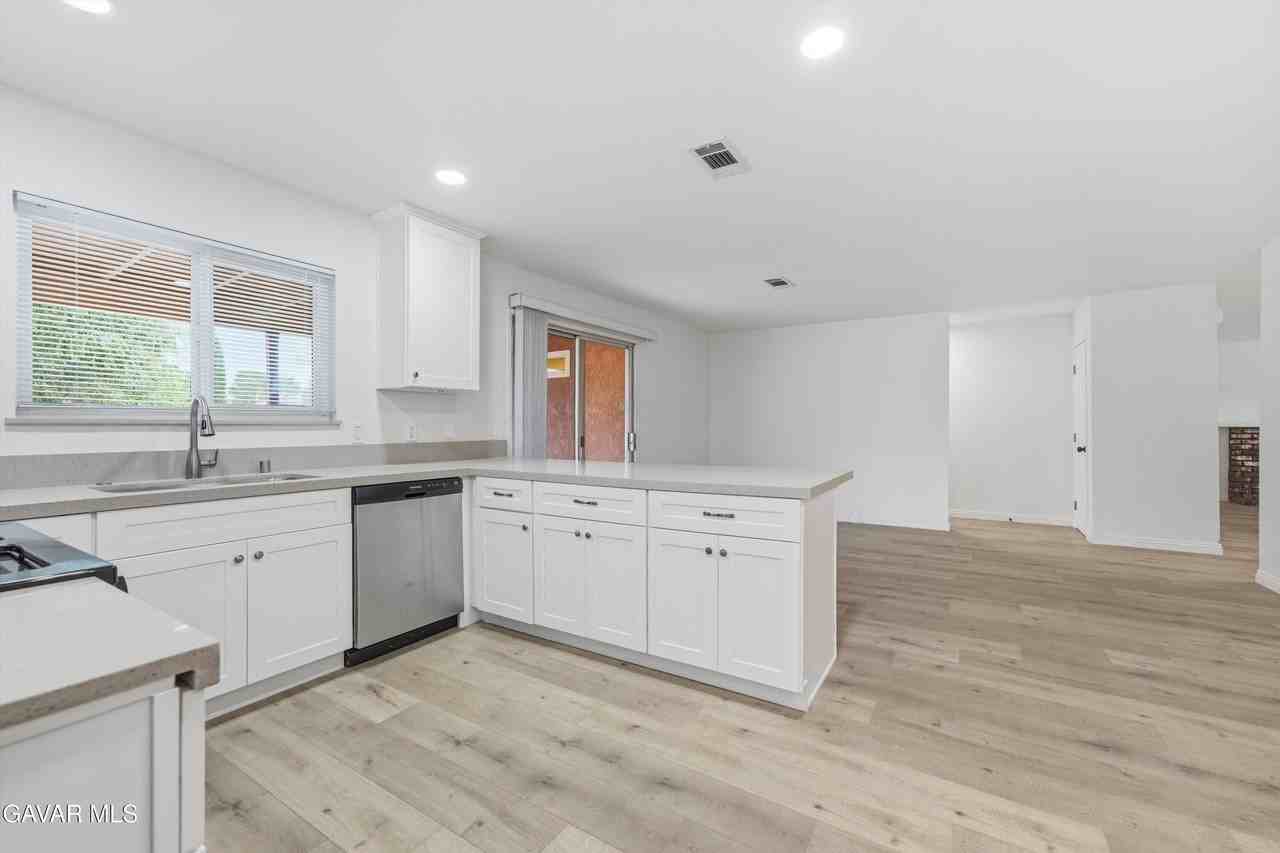 44453 Watford Ave - Photo 7 of 17