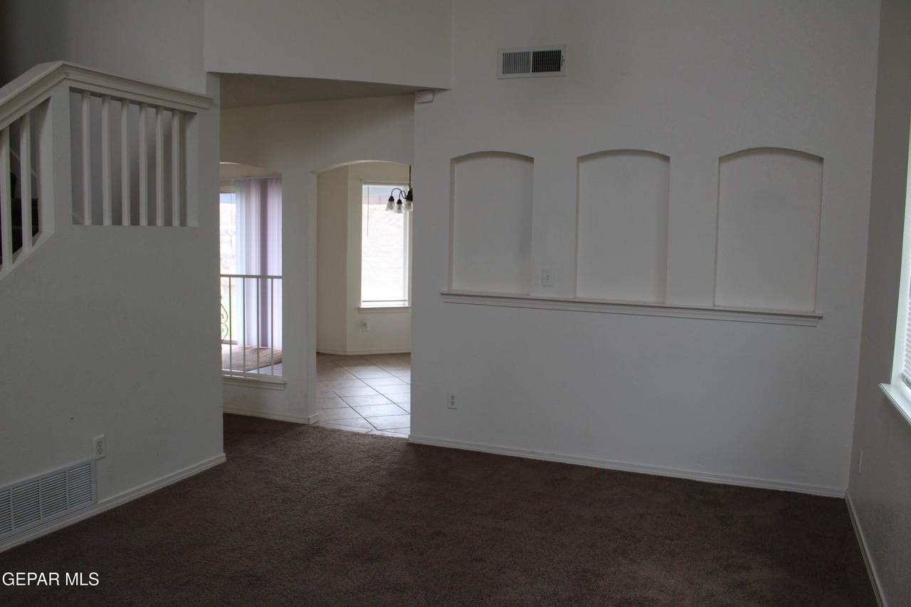 10937 Cattle Ranch St - Photo 4 of 32