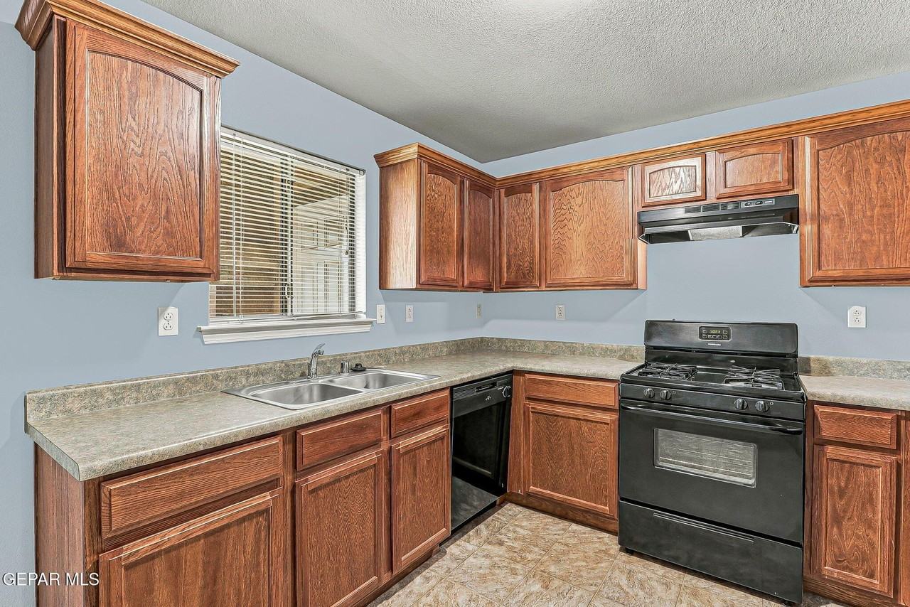 14310 Gil Reyes Dr #C - Photo 3 of 15