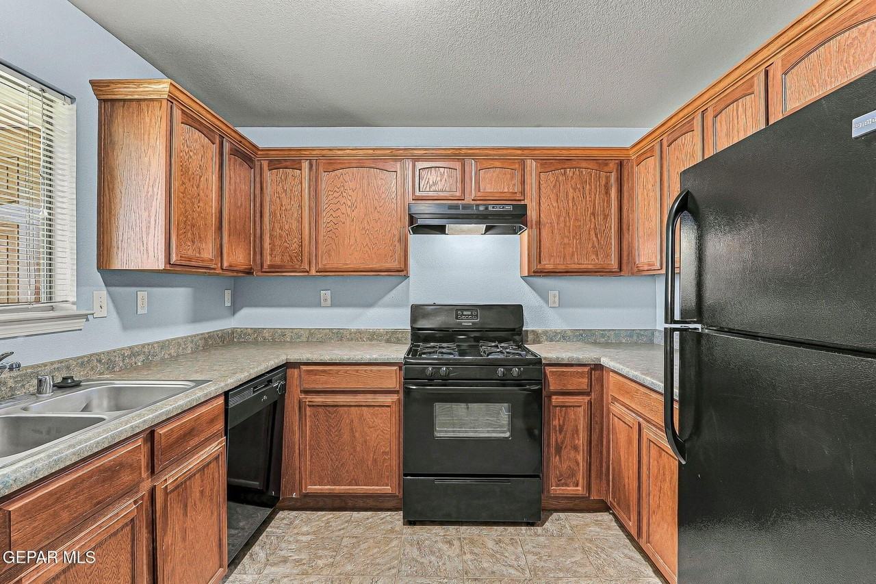 14310 Gil Reyes Dr #C - Photo 4 of 15