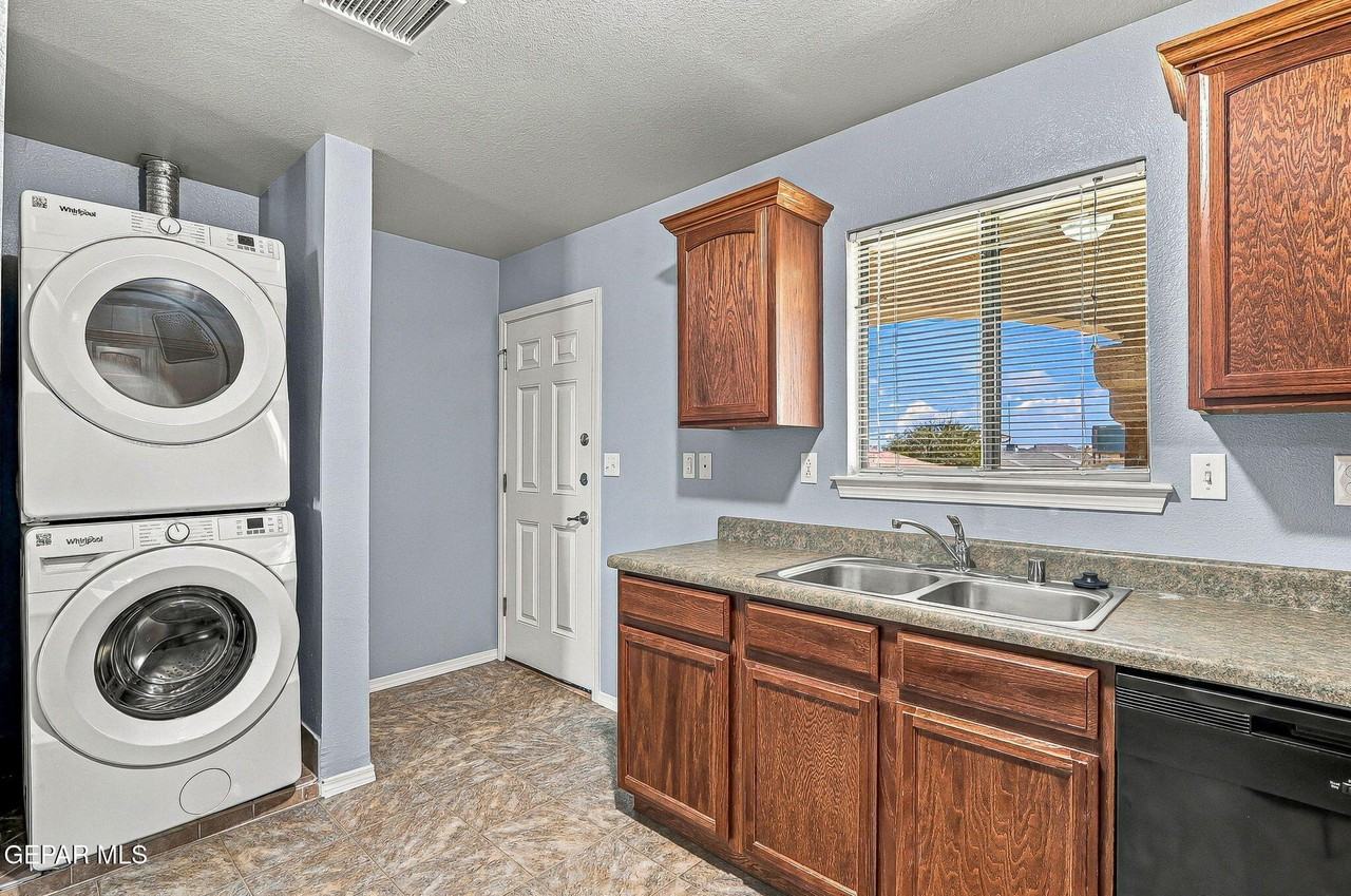 14310 Gil Reyes Dr #C - Photo 7 of 15