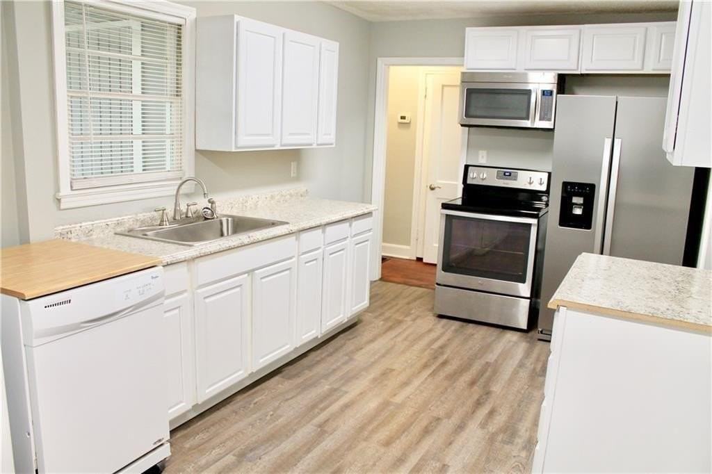 3325 Kemble Ave - Photo 3 of 14