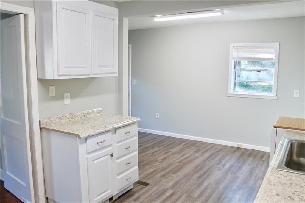3325 Kemble Ave - Photo 6 of 14