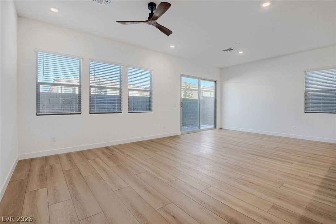 102 Cinder Cone Ln - Photo 3 of 21