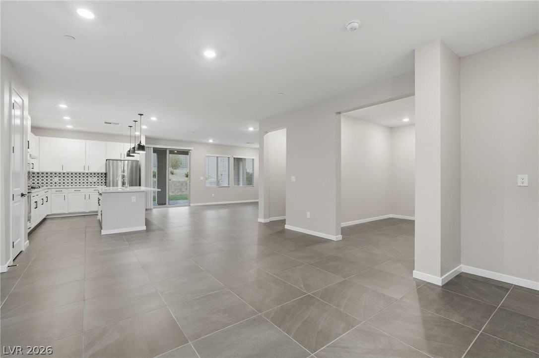 169 Medianoche St - Photo 7 of 45