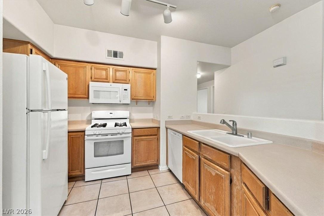 10245 S Maryland Pkwy #127 - Photo 6 of 20