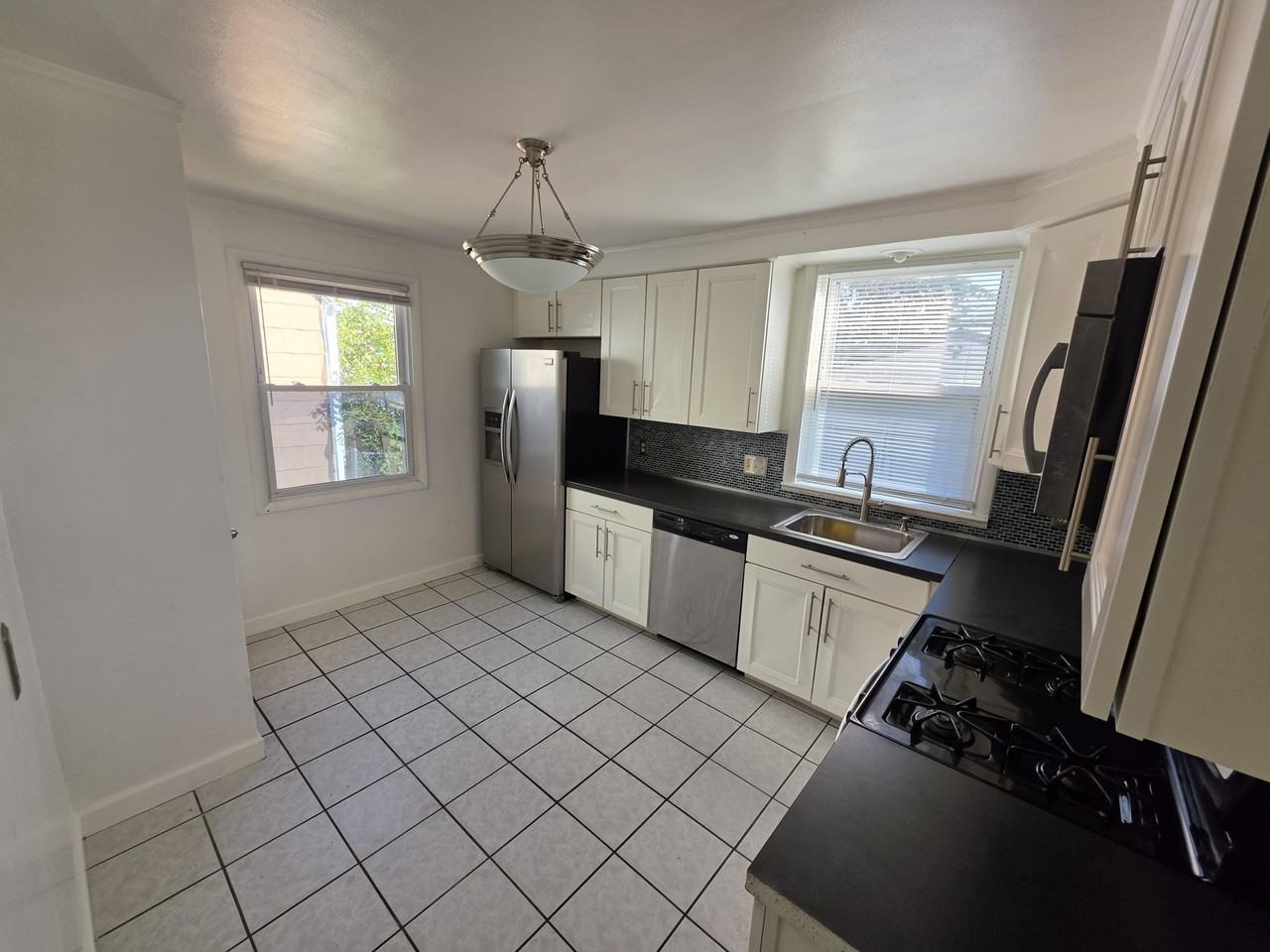 660 E Robert Ave - Photo 2 of 11