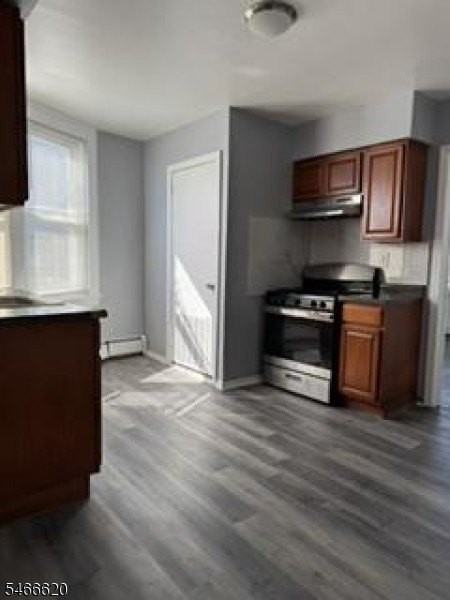 77 Center St #10 - Photo 2 of 11