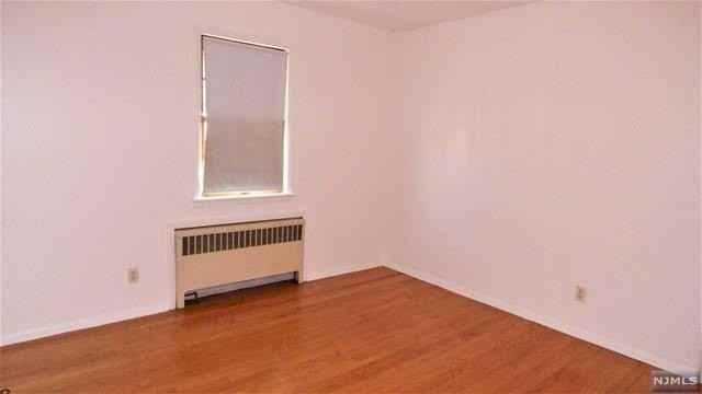 707 5th St - Photo 4 of 17