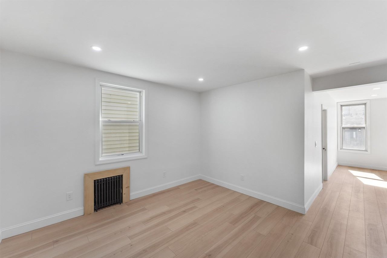 311 25th St - Photo 6 of 23