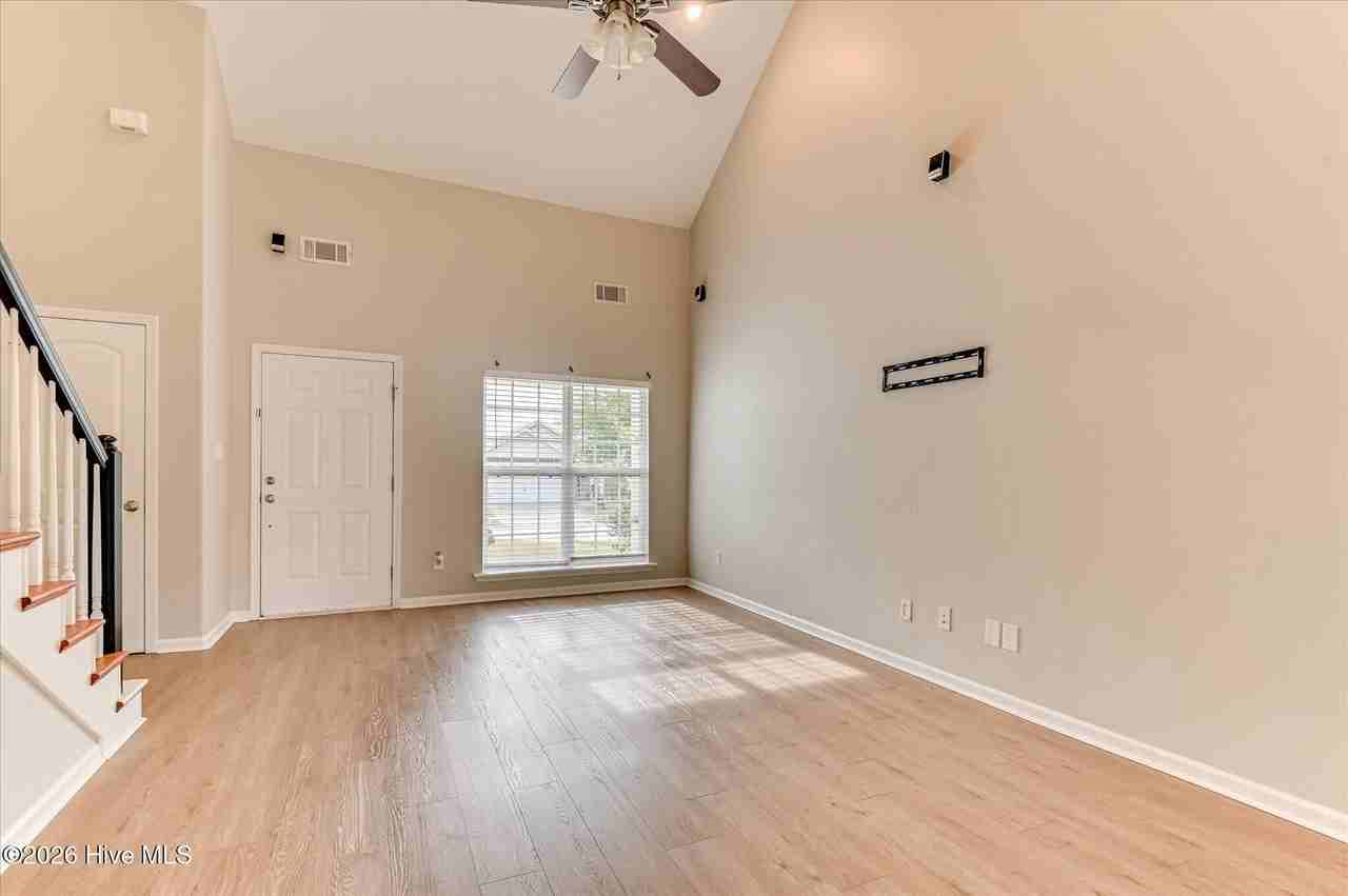 613 Dunrobin Ln - Photo 5 of 44