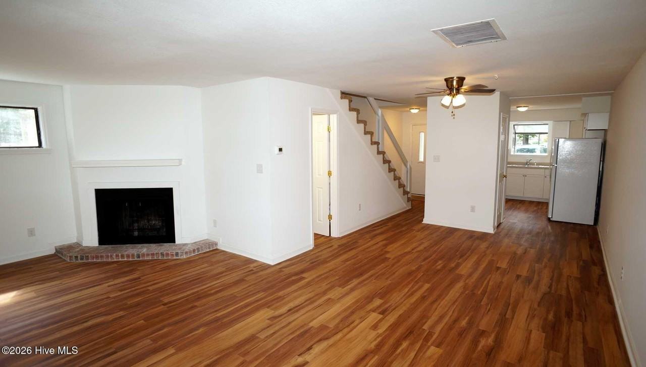 108 Quarterdeck Townes - Photo 2 of 25